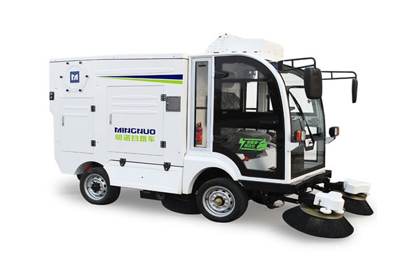 洛扎四轮扫路车MN-S1800配备240L标准垃圾桶